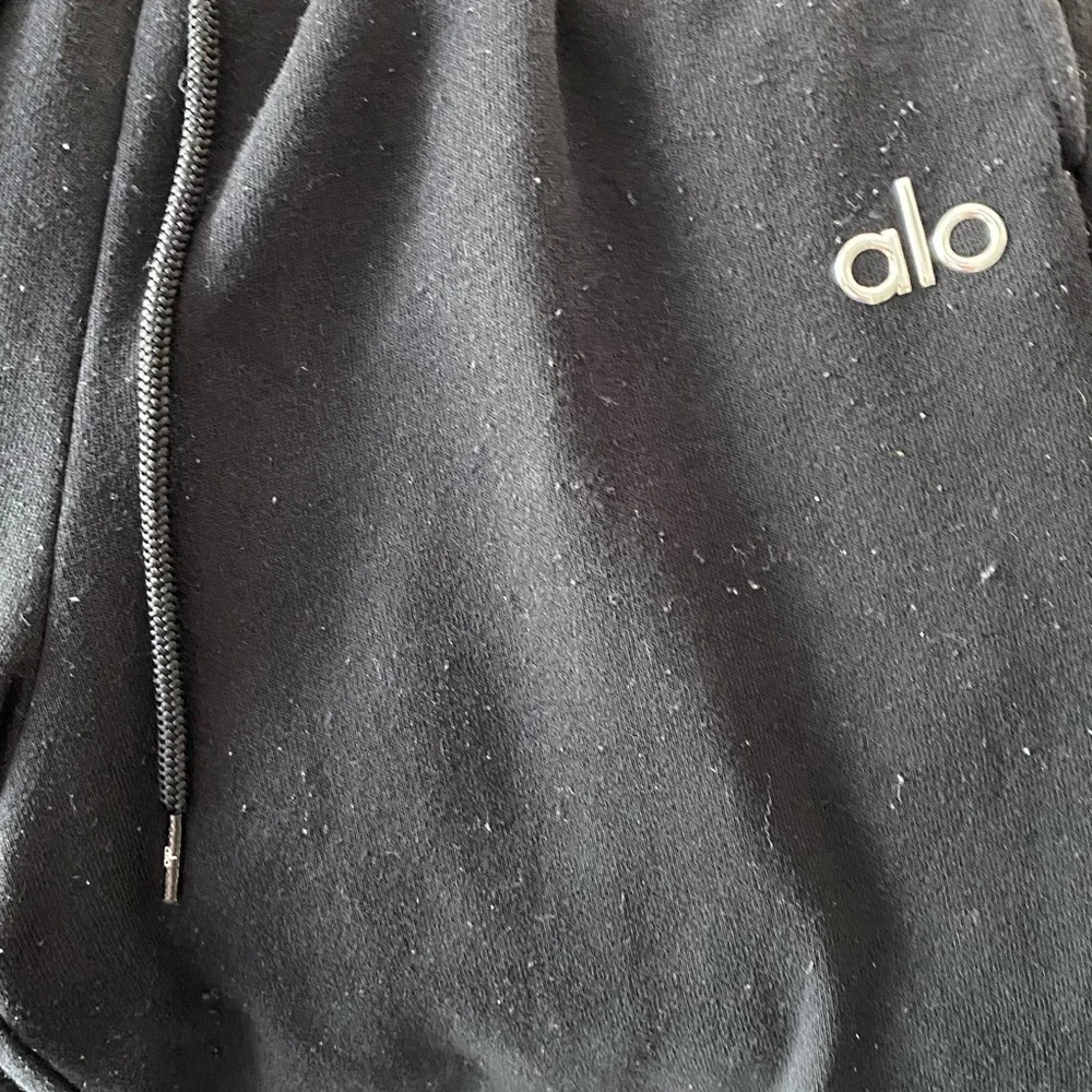 ALO Yoga Black Joggers - Picture 9 of 11